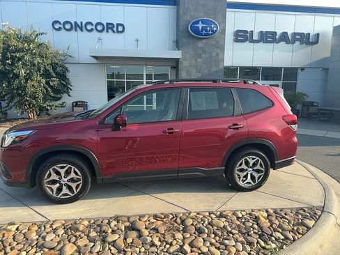 Certified 2023 Subaru Forester Premium AWD/4WD image 1