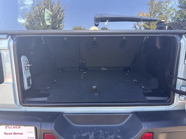 New 2026 Jeep Wrangler Unlimited Rubicon w/ Rockslide Package AWD/4WD image 18