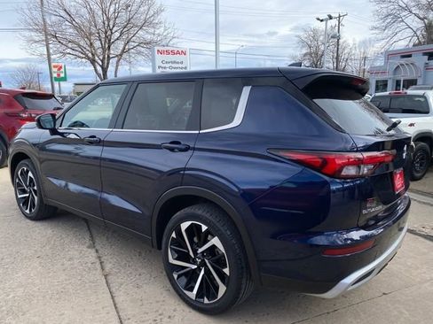 Used 2024 Mitsubishi Outlander SE image 5