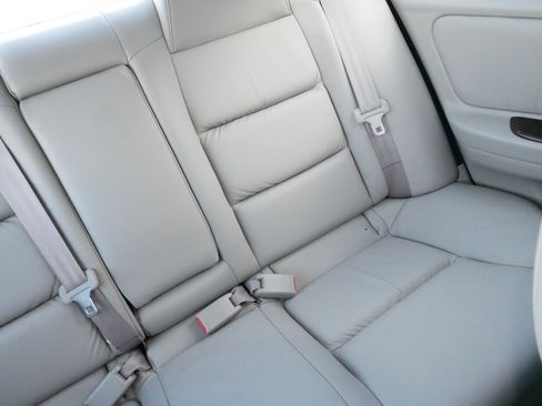 Used 2003 Nissan Maxima GLE image 14