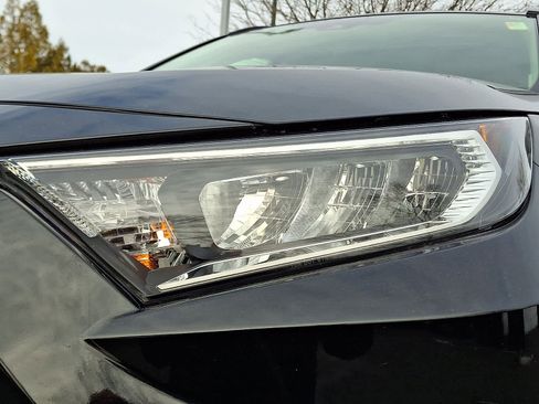 Used 2020 Toyota RAV4 Limited image 9