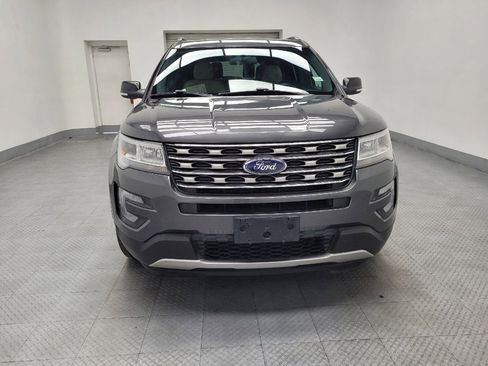 Used 2017 Ford Explorer XLT image 14