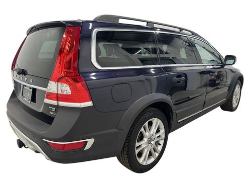 Used 2016 Volvo XC70 T5 Premier w/ Proximity Package image 4