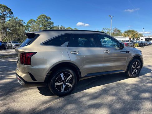 Used 2021 Kia Sorento S w/ Panoramic Sunroof Package image 3