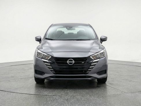 Used 2025 Nissan Versa SV image 2