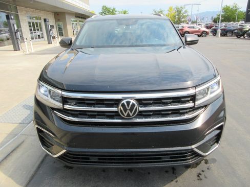 Used 2020 Volkswagen Atlas Cross Sport SE w/ Towing Package AWD/4WD image 16