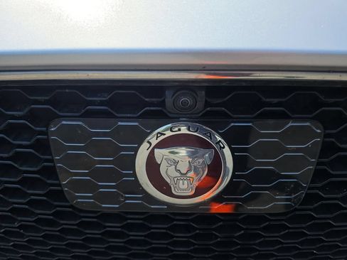 Used 2019 Jaguar F-PACE Prestige AWD/4WD image 6