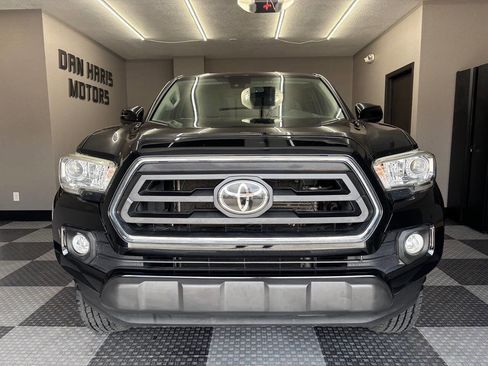 Used 2020 Toyota Tacoma SR5 AWD/4WD image 3