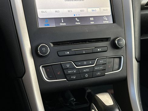 Used 2016 Ford Fusion SE w/ Equipment Group 202A image 18