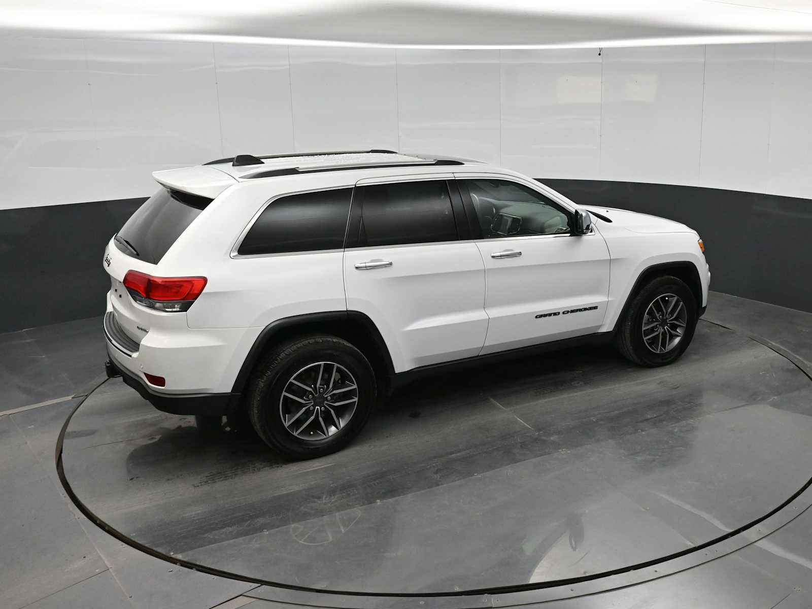 Used 2019 Jeep Grand Cherokee Limited w/ Trailer Tow Group IV AWD/4WD image 31