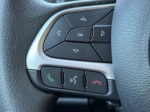 Used 2023 Jeep Renegade Latitude AWD/4WD image 37