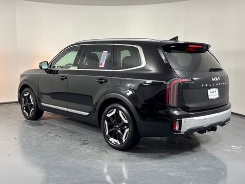 Used 2024 Kia Telluride EX w/ EX Captain's Chair Package image 4