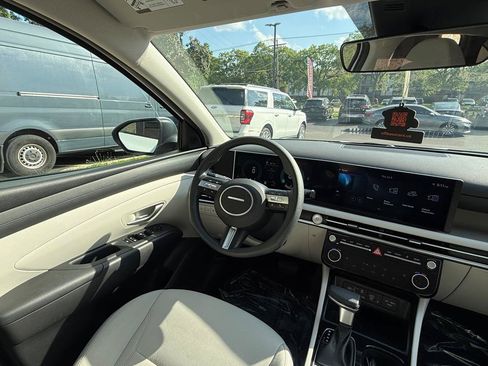 Used 2025 Hyundai Tucson SEL FWD image 11