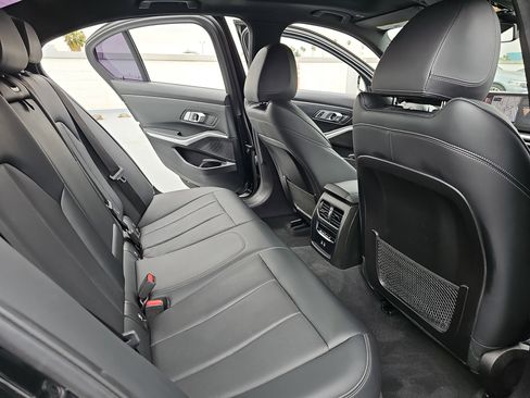 Used 2023 BMW 330i Sedan w/ M Sport Package image 11