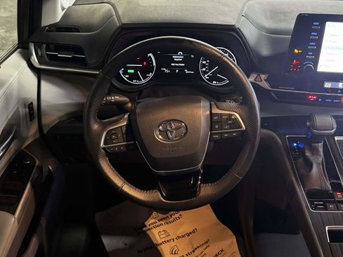 Used 2023 Toyota Sienna Limited AWD/4WD image 15