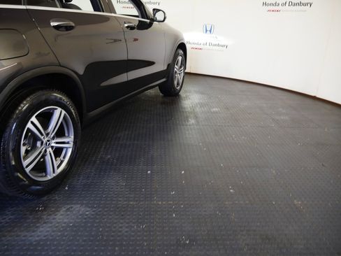 Used 2020 Mercedes-Benz GLC 300 4MATIC image 4