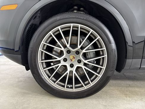 Certified 2023 Porsche Cayenne S Platinum w/ Premium Package Plus AWD/4WD image 13
