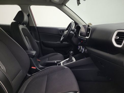 Used 2022 Hyundai Venue Limited image 21