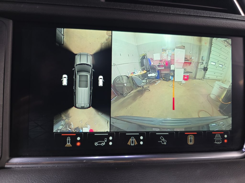 Used 2024 GMC Yukon Denali w/ Advanced Technology Package AWD/4WD image 23
