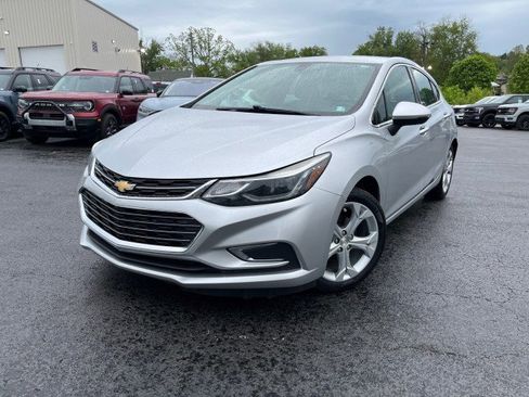 Used 2018 Chevrolet Cruze Premier FWD image 2