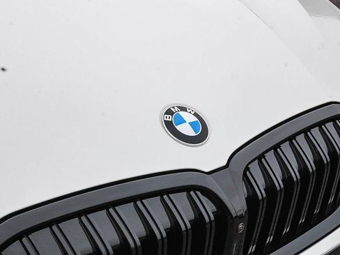 New 2026 BMW 330i Sedan w/ M Sport Package RWD image 8