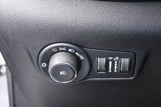 Used 2025 Jeep Compass Trailhawk AWD/4WD image 15