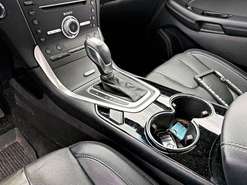 Used 2018 Ford Edge Titanium w/ Equipment Group 301A AWD/4WD image 18