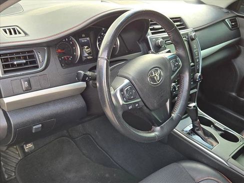 Used 2017 Toyota Camry SE image 10