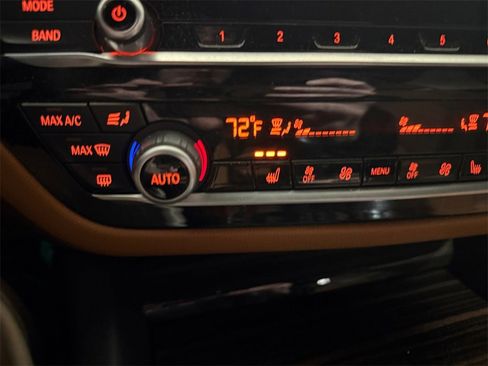 Used 2021 BMW 530i xDrive image 30