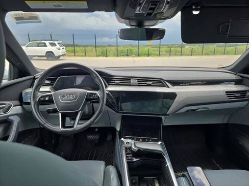 Used 2022 Audi e-tron Prestige w/ Prestige Package AWD/4WD image 13