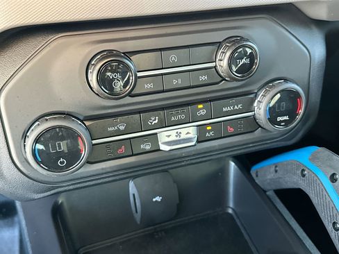 Used 2024 Ford Bronco Black Diamond image 19