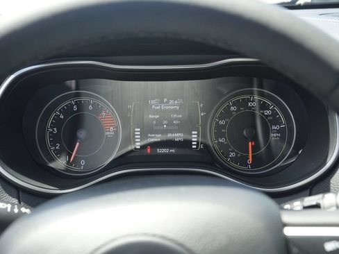 Used 2022 Jeep Cherokee Latitude AWD/4WD image 11