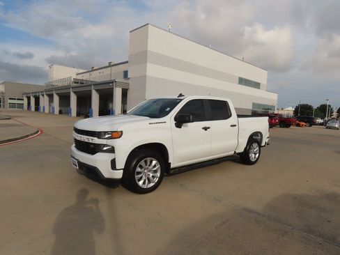 Used 2020 Chevrolet Silverado 1500 Custom w/ Custom Value Package RWD image 2