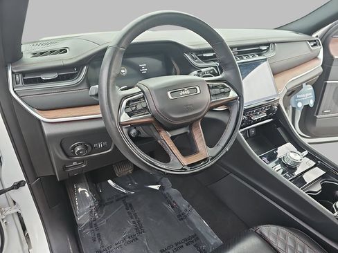 Used 2023 Jeep Grand Cherokee Summit w/ Luxury Tech Group V AWD/4WD image 21