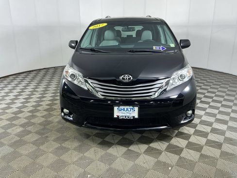 Used 2017 Toyota Sienna XLE AWD/4WD image 3