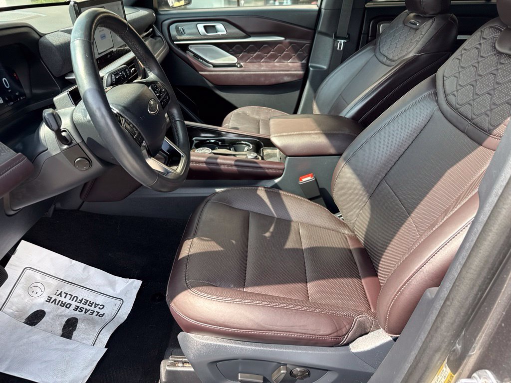 Used 2025 Ford Explorer Platinum w/ LUX Leather Package AWD/4WD image 5