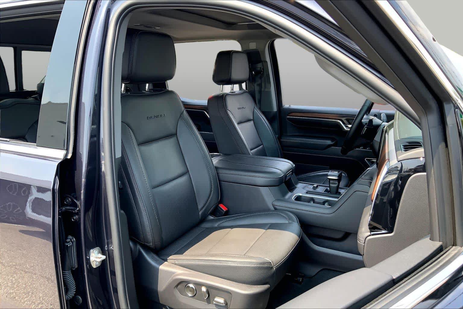 Used 2024 GMC Sierra 1500 Denali w/ Denali Reserve Package AWD/4WD image 7