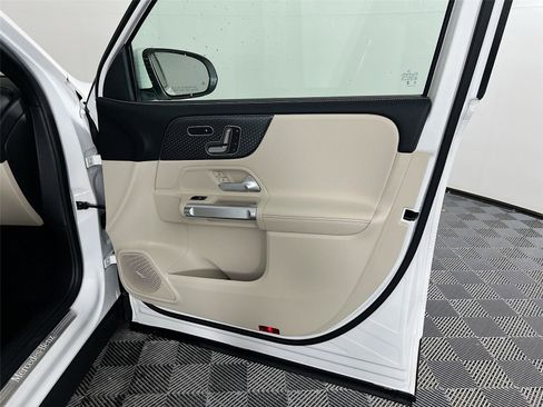 Used 2025 Mercedes-Benz GLB 250 GLB 250 image 27