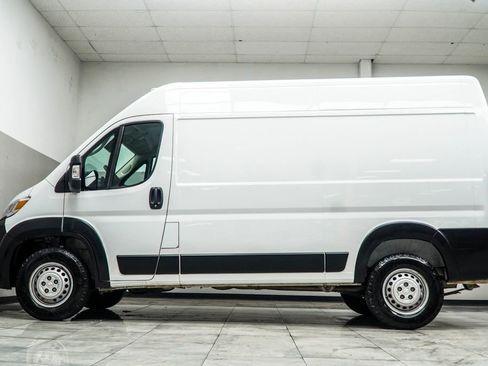 Used 2024 RAM ProMaster 2500 w/ Convenience Group FWD image 10