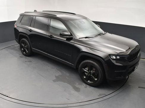 Used 2023 Jeep Grand Cherokee L Limited w/ Black Appearance Package image 13