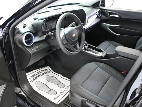 Used 2024 Chevrolet Trax LS FWD image 23
