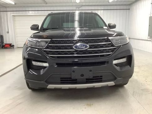 Used 2023 Ford Explorer XLT AWD/4WD image 2
