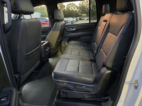 Used 2023 Chevrolet Suburban LT image 31