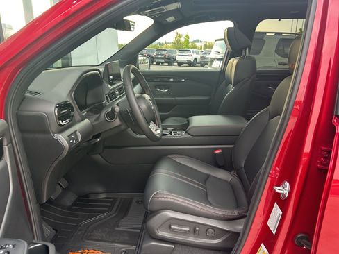 New 2025 Honda Pilot TrailSport image 9