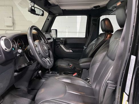 Used 2017 Jeep Wrangler Unlimited Sahara w/ Dual Top Group AWD/4WD image 9