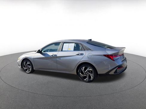 Used 2025 Hyundai Elantra SEL image 10