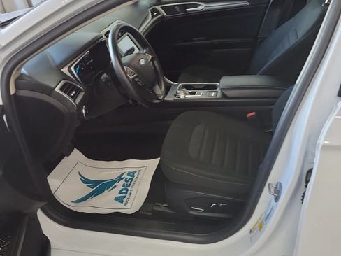 Used 2020 Ford Fusion SE FWD image 9