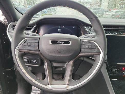 Used 2024 Jeep Grand Cherokee Limited image 22