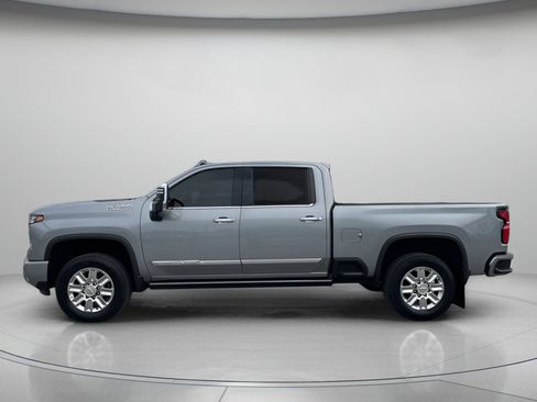 Used 2024 Chevrolet Silverado 2500 High Country w/ High Country Premium Package AWD/4WD image 5