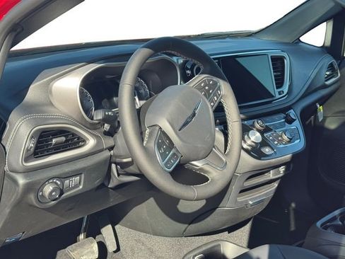 New 2026 Chrysler Pacifica Select AWD/4WD image 6